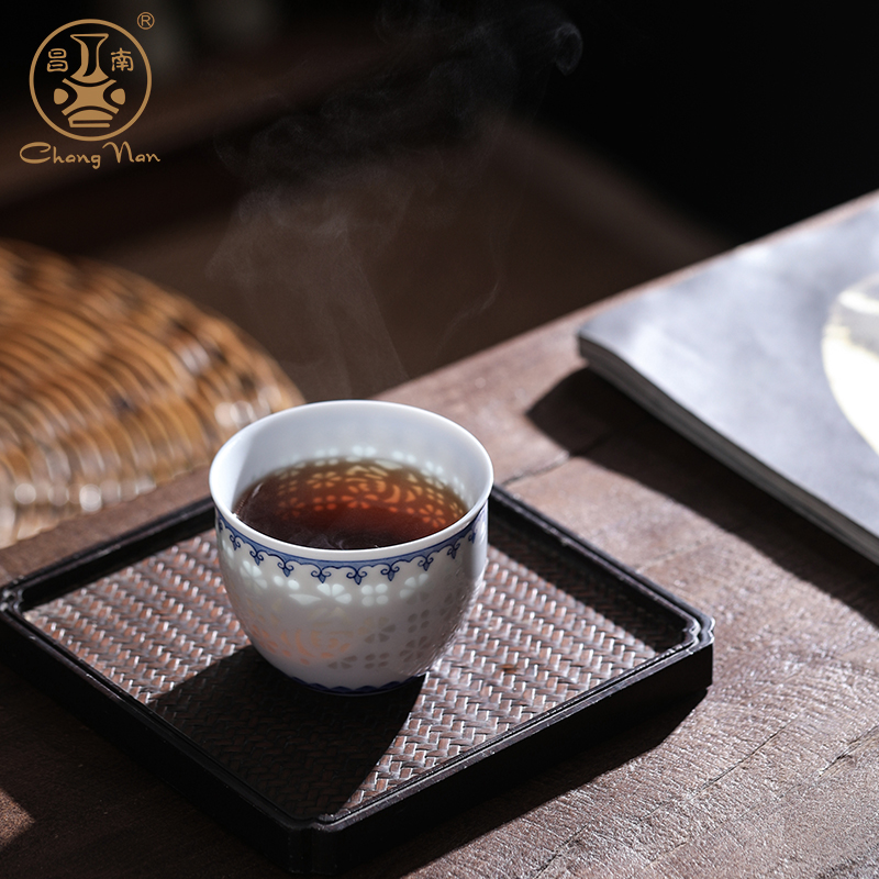 青花玲珑“如意吉祥”品茗杯