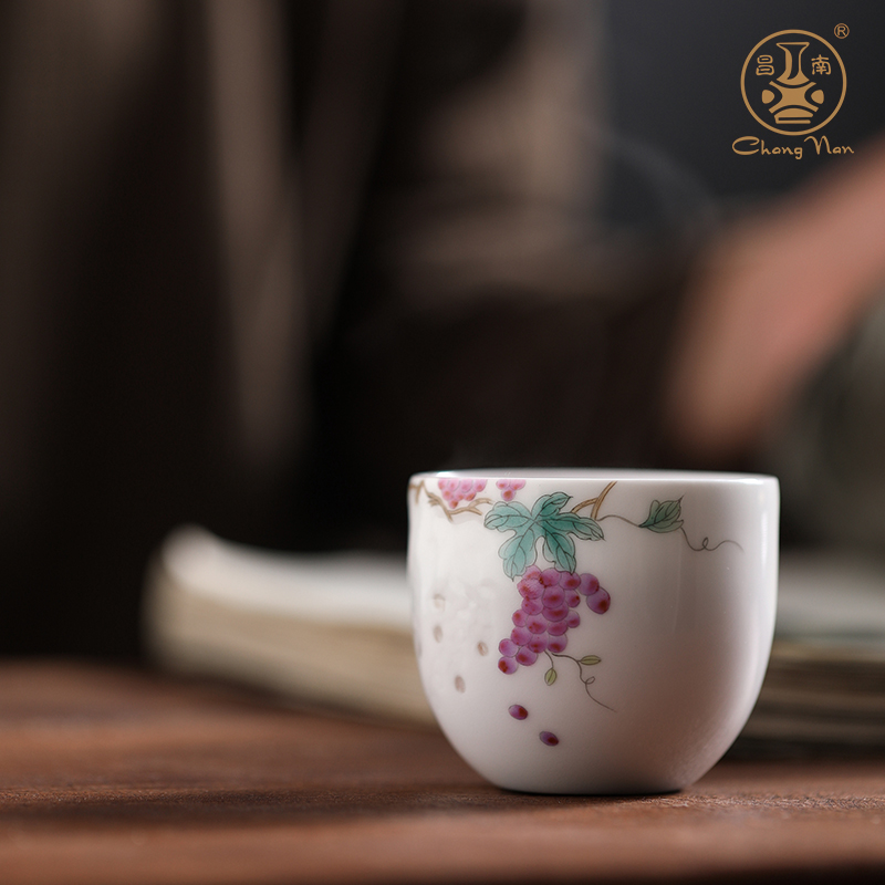 手绘玲珑“多子多福”品茗杯